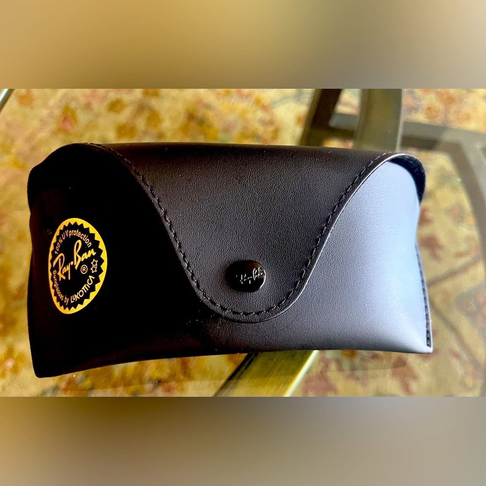 Brand new Ray Ban case with cleaning cloth